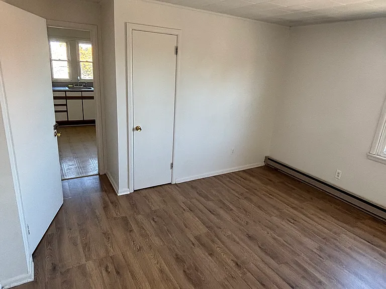 5107 N Catherine St #6 — Photo 2