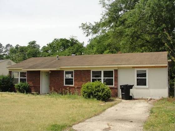 2nd image of 820 Lake Terrace Dr