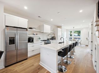 14 F St #B, Charleston, SC 29403