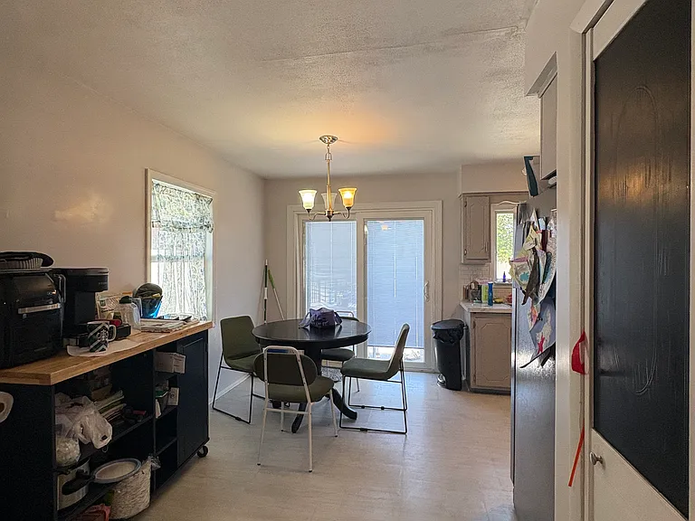 91 Thornycroft Ave #1 — Photo 4