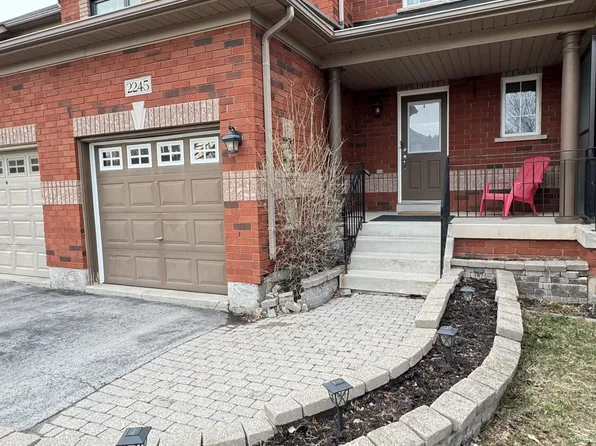 2245 Hummingbird Way, Oakville, ON L6M 3Z7