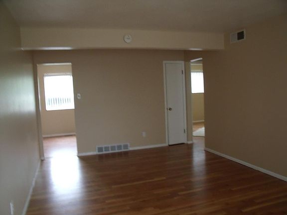 4th image of 10235 Chaucer Ave APT 2