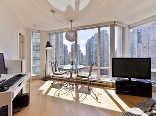 565 Smithe St #1501, Vancouver, BC V6B 0E4
