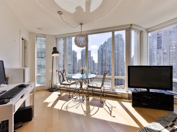 565 Smithe St #1501, Vancouver, BC V6B 0E4