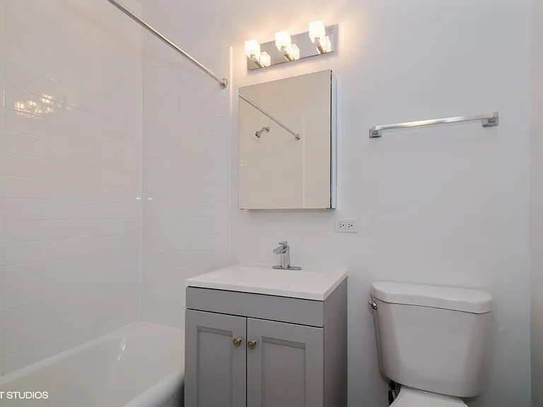 4443 N Wolcott Ave #1W — Photo 11