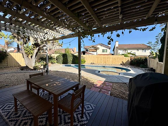 Backyard (covered pergola)