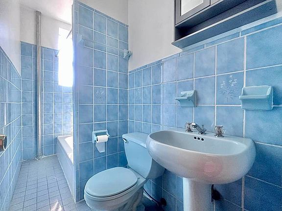 5th image of 1048 Putnam Ave #3