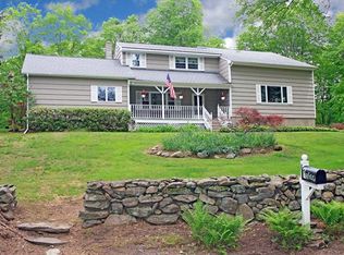8 Valley Field Rd S, Sandy Hook, CT 06482