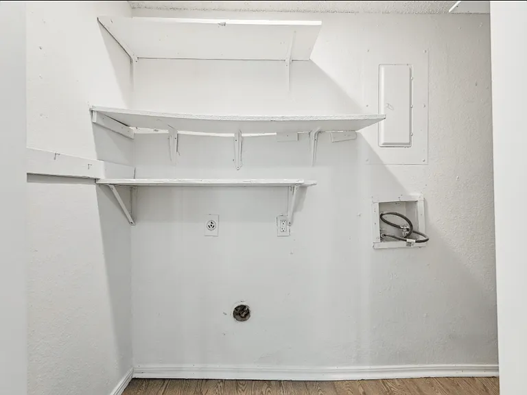 6009 Short St — Photo 3