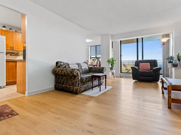 121 Trudelle St #804, Toronto, ON M1J 3K4