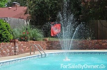 Backyard
						:
						Inground swimming pool