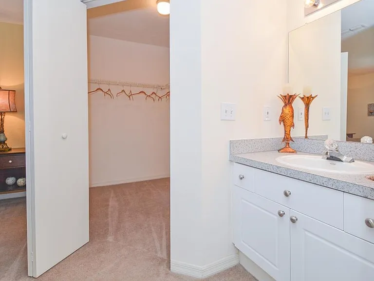 Classic - Two Bedroom Guest Bathroom