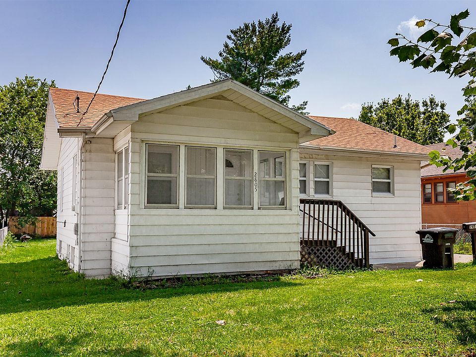 2nd image of 2805 Des Moines St