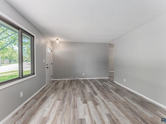 5th image of 6204 W Essex Dr
