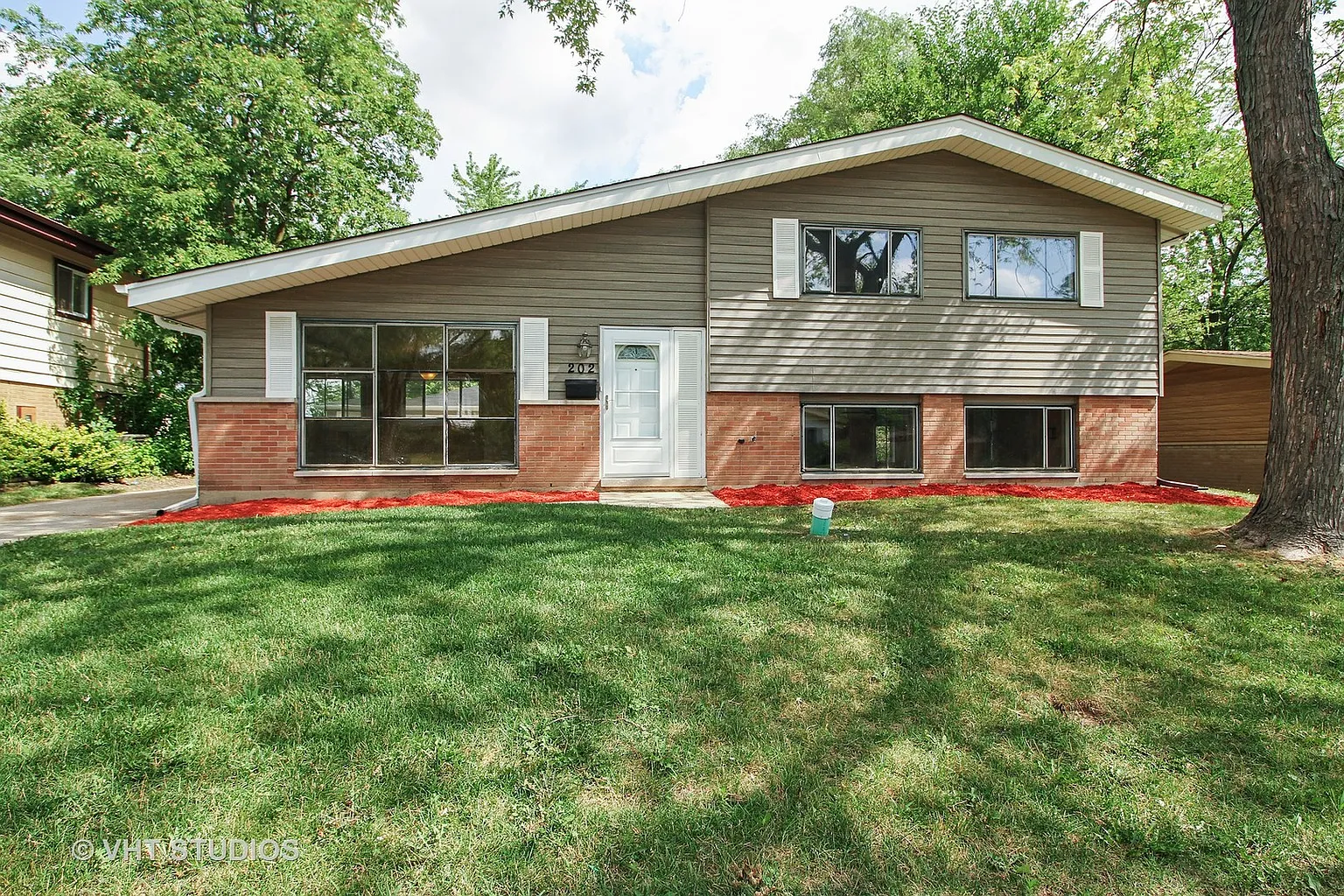 202 Berry St photo 1