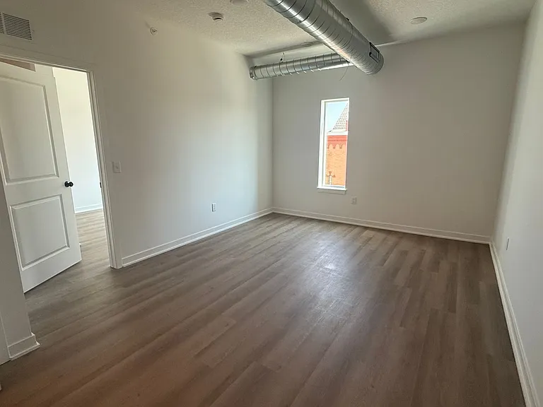 110 N Delaware Ave — Photo 49