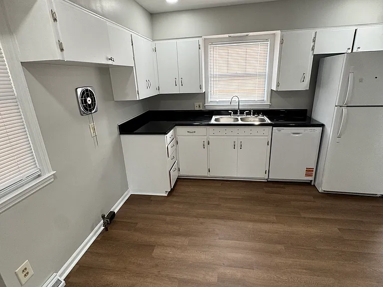 1724 Silver Ln — Photo 24