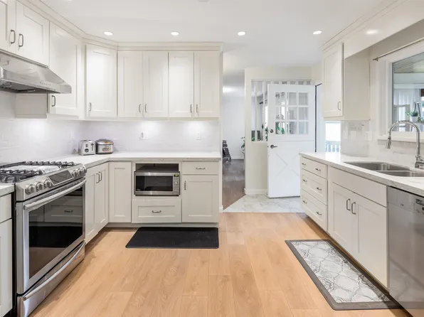 7720 No 1 Rd #1, Richmond, BC V7C 1T6