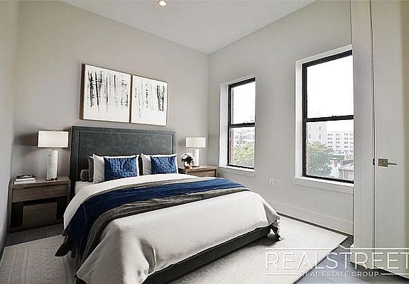 4th image of 358 Kosciuszko St APT 2A