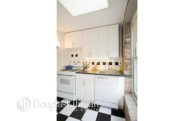 Rented by Douglas Elliman | media 26