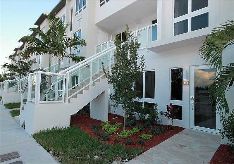 1st image of 10260 NW 63rd Ter APT 105