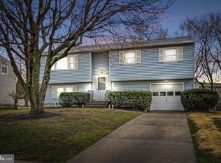 3 Running Brook Rd W, Ewing, NJ 08638