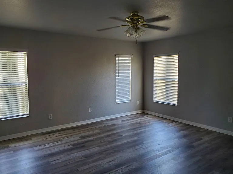 445 Reading St — Photo 7