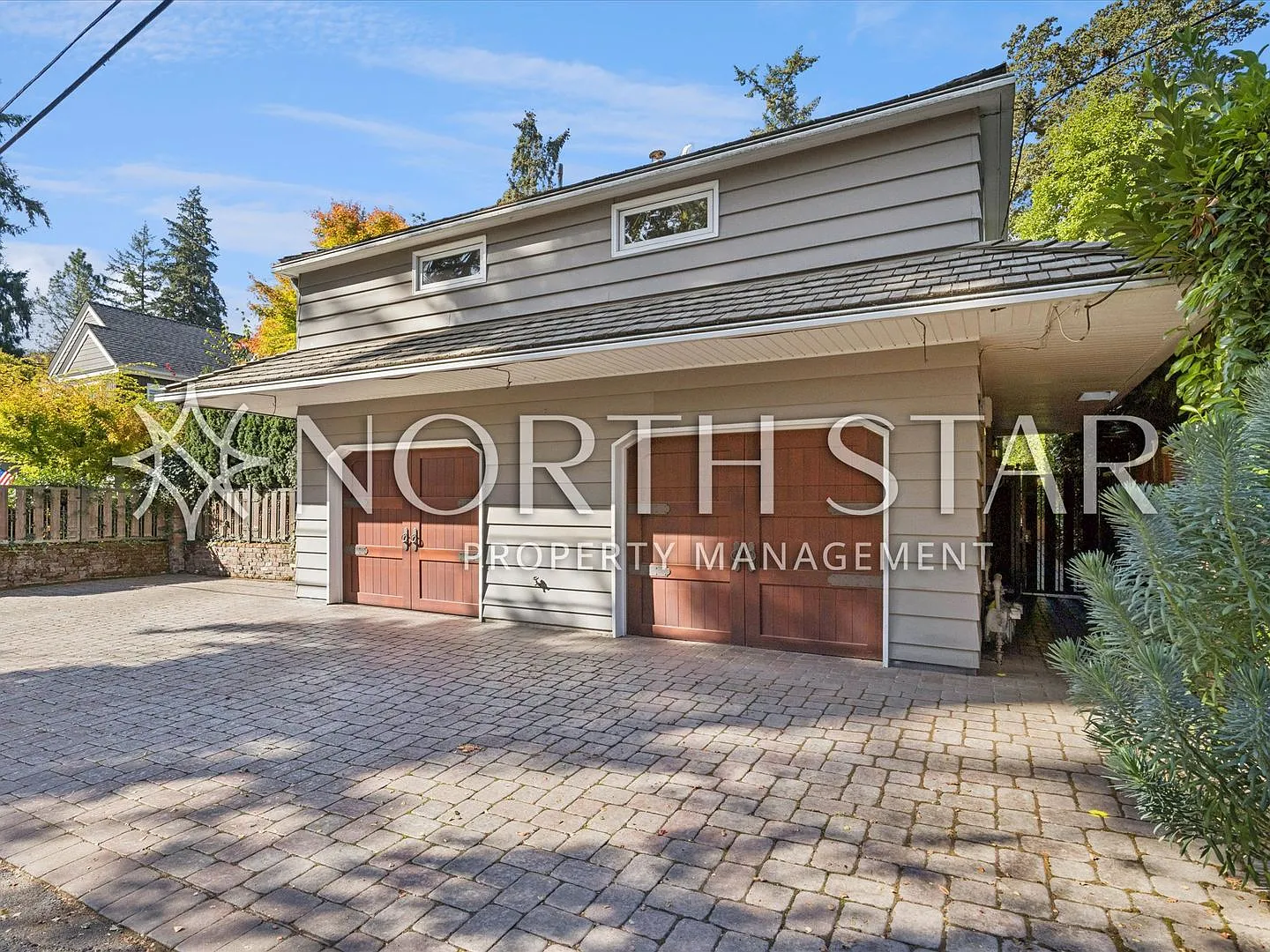 Canal Living in the Heart of Lake Oswego — Photo 2