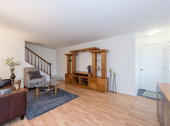 5th image of 355 Ashwood Ct #4