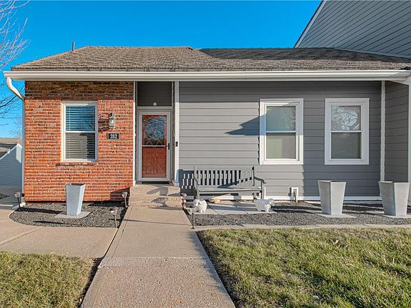 2nd image of 282 NE Bayview Dr
