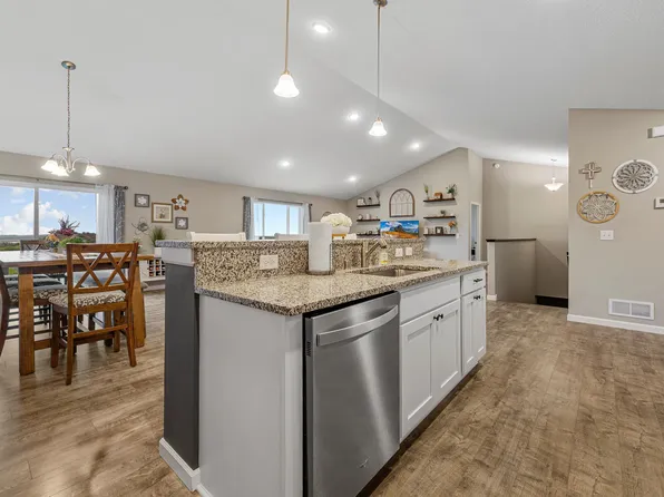 920 Amelia Ct NE, Montgomery, MN 56069