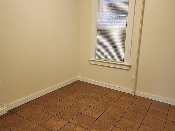 3rd image of 4 N Bleeker St APT 1