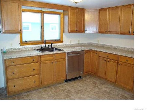 3rd image of 35 Hyland Ave