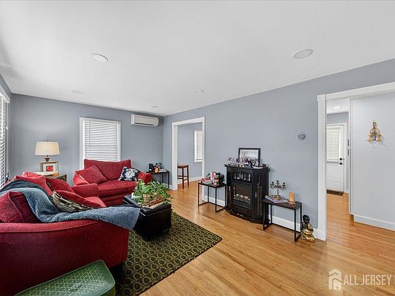 5th image of 89 Leo St