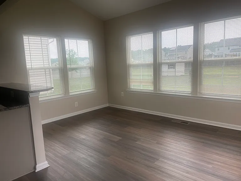 2410 Walthall Ct — Photo 36