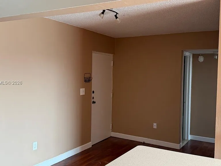 8950 NE 8th Ave #405 — Photo 6