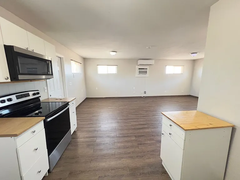 227 S Texas Ave #B — Photo 12
