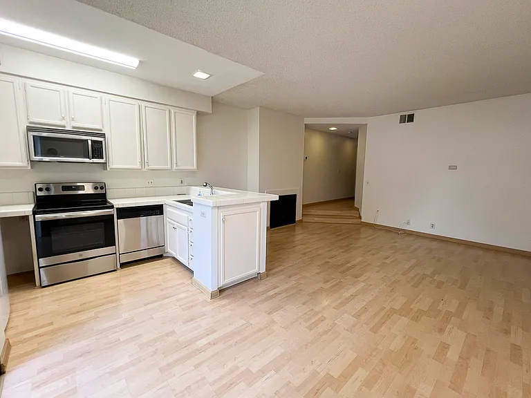 941 W Carson St #221 — Photo 2