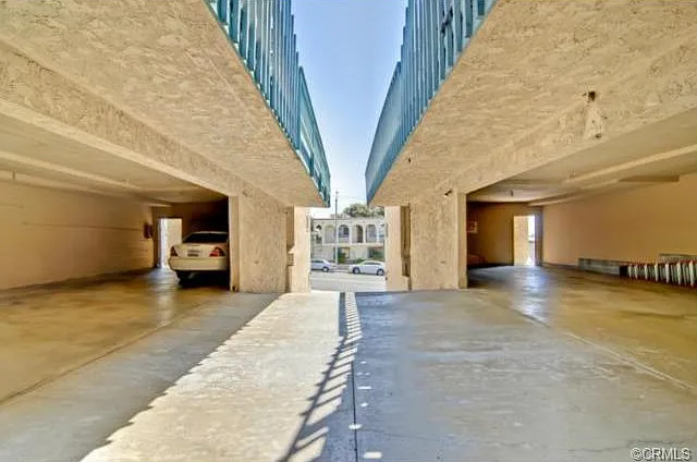 637 Manhattan Beach Blvd — Photo 2