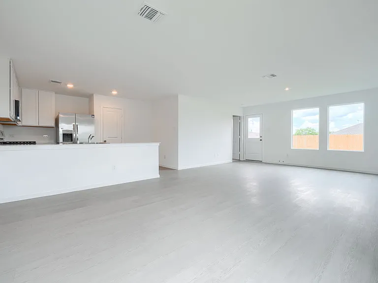 201 Cattail Ln — Photo 7