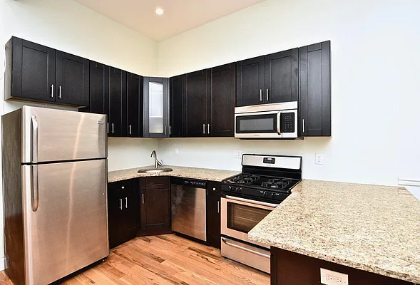 Rented by Bohemia Realty Group | media 8