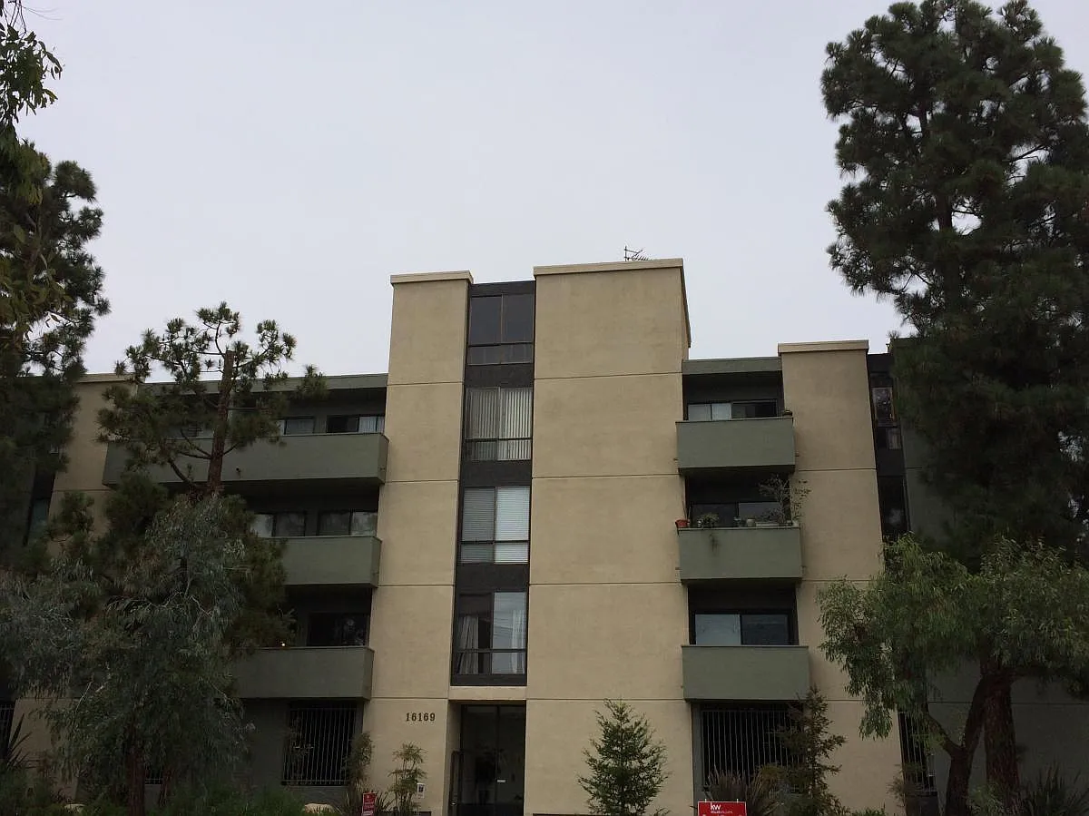 3 bed, 2.5 bath, 1951 sqft, $4,900 — Photo 1