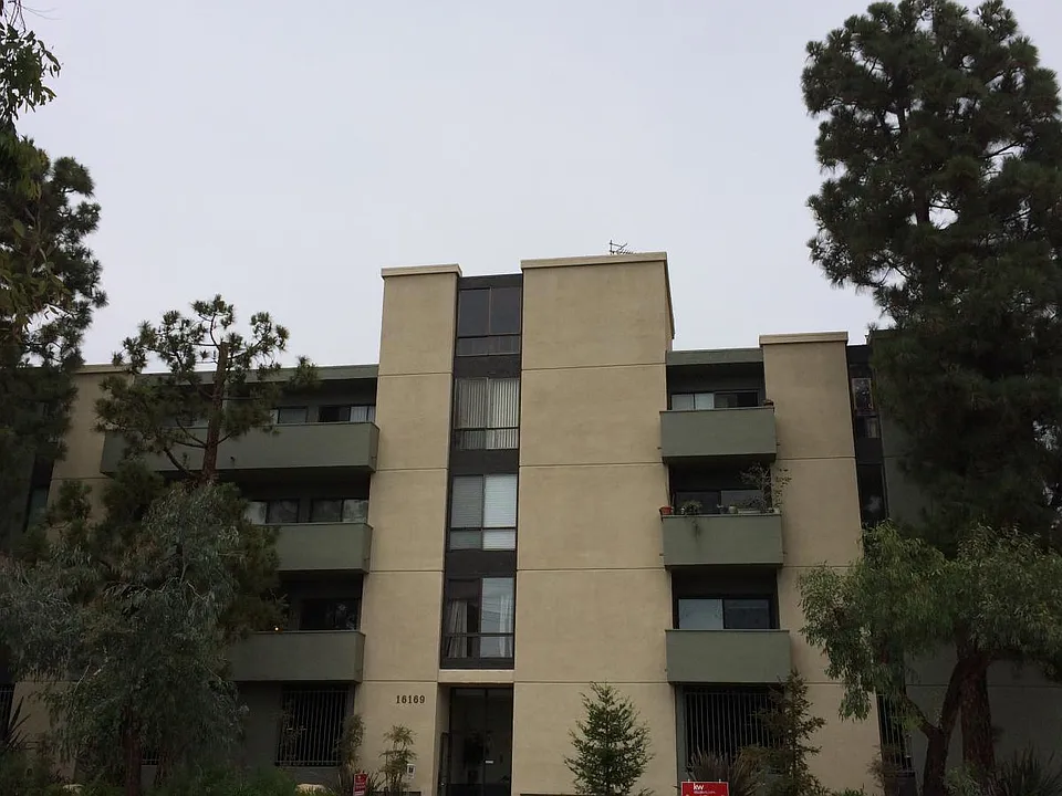 16169 W Sunset Blvd #302