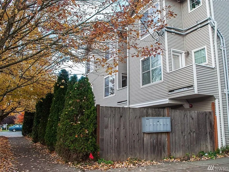 12020 31st Ave NE #B — Photo 1
