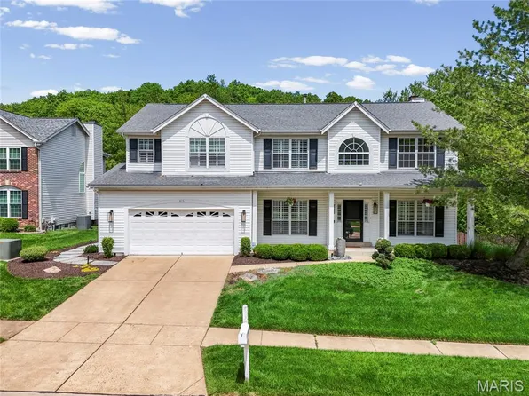 815 Kiefer Trails Dr, Ballwin, MO 63021