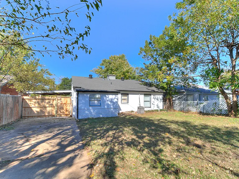 220 E Jacobs Dr — Photo 21