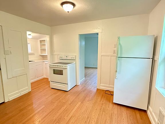 3rd image of 918 Summit St