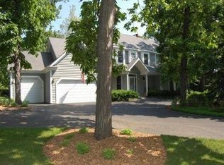 23W556 Royal Oak Rd, Naperville, IL 60540
