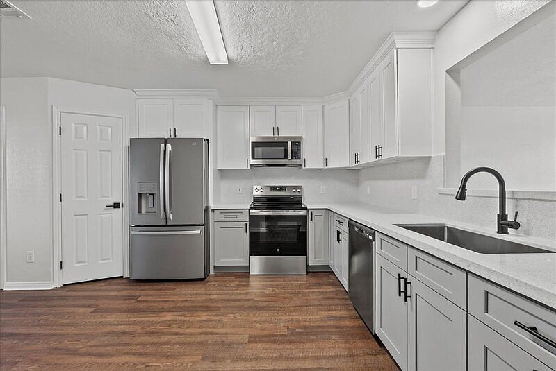 1st image of 2100 Saint Lucia Calle