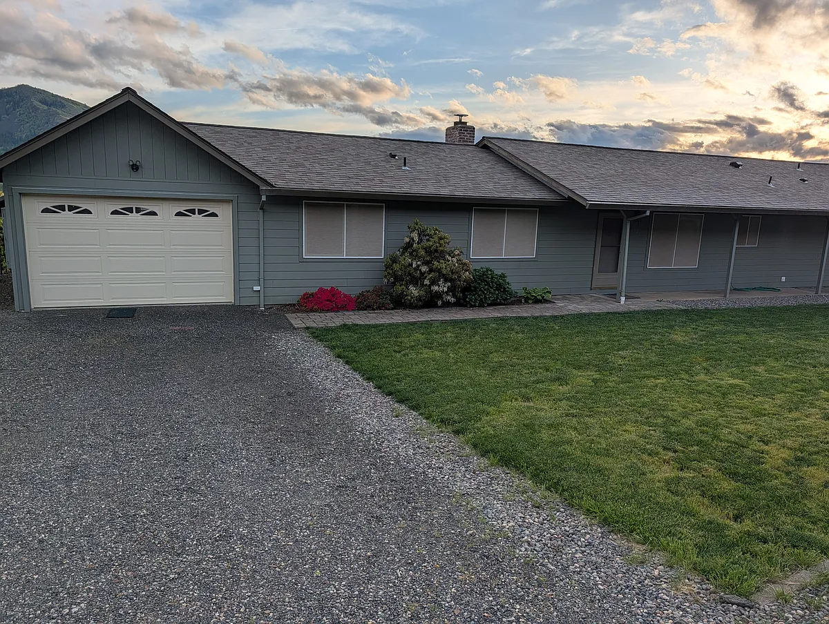 Building Photo - 602 Columbia Dr